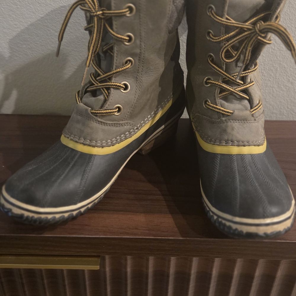 Sorel Navy and Yellow Rain Boots